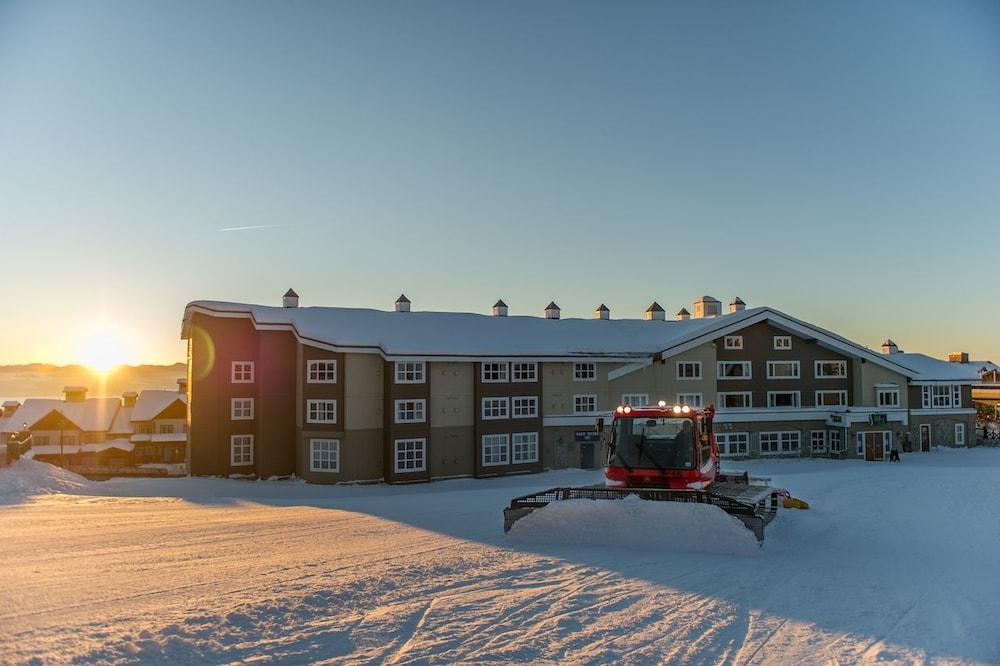 White Crystal Inn Big White Extérieur photo