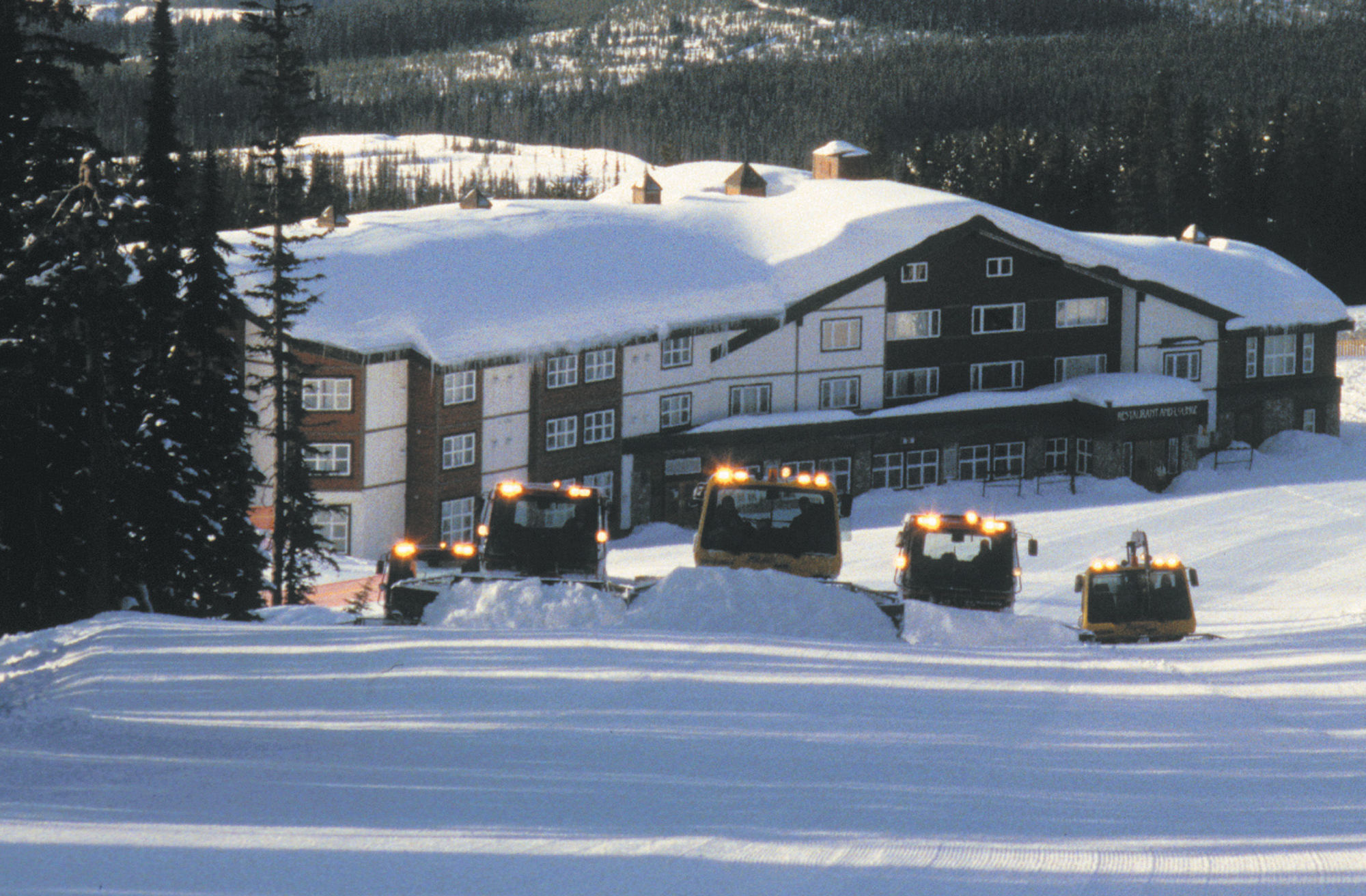 White Crystal Inn Big White Extérieur photo