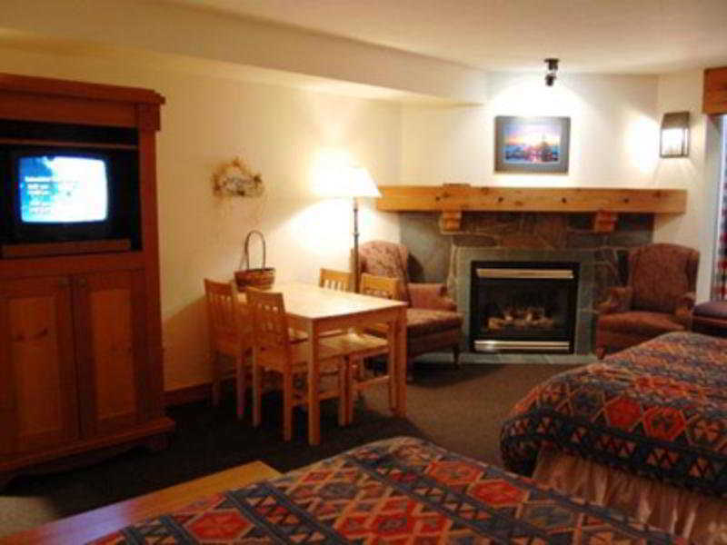 White Crystal Inn Big White Extérieur photo