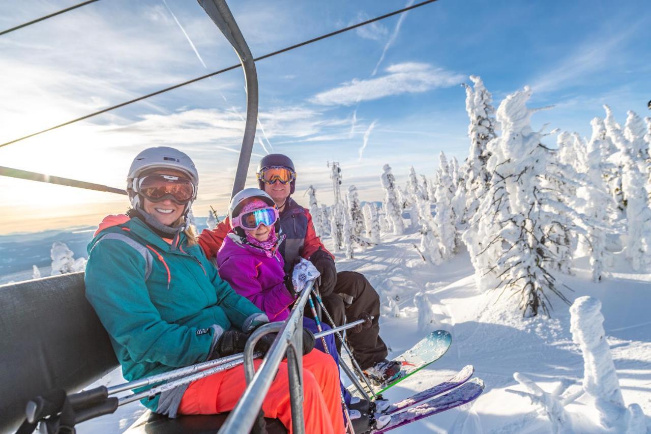 White Crystal Inn Big White Extérieur photo